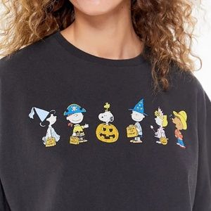 Peanuts Halloween Trick or Treat Graphic T-Shirt Size Small